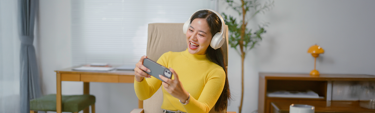 A woman playing games using unlimited high-speed data